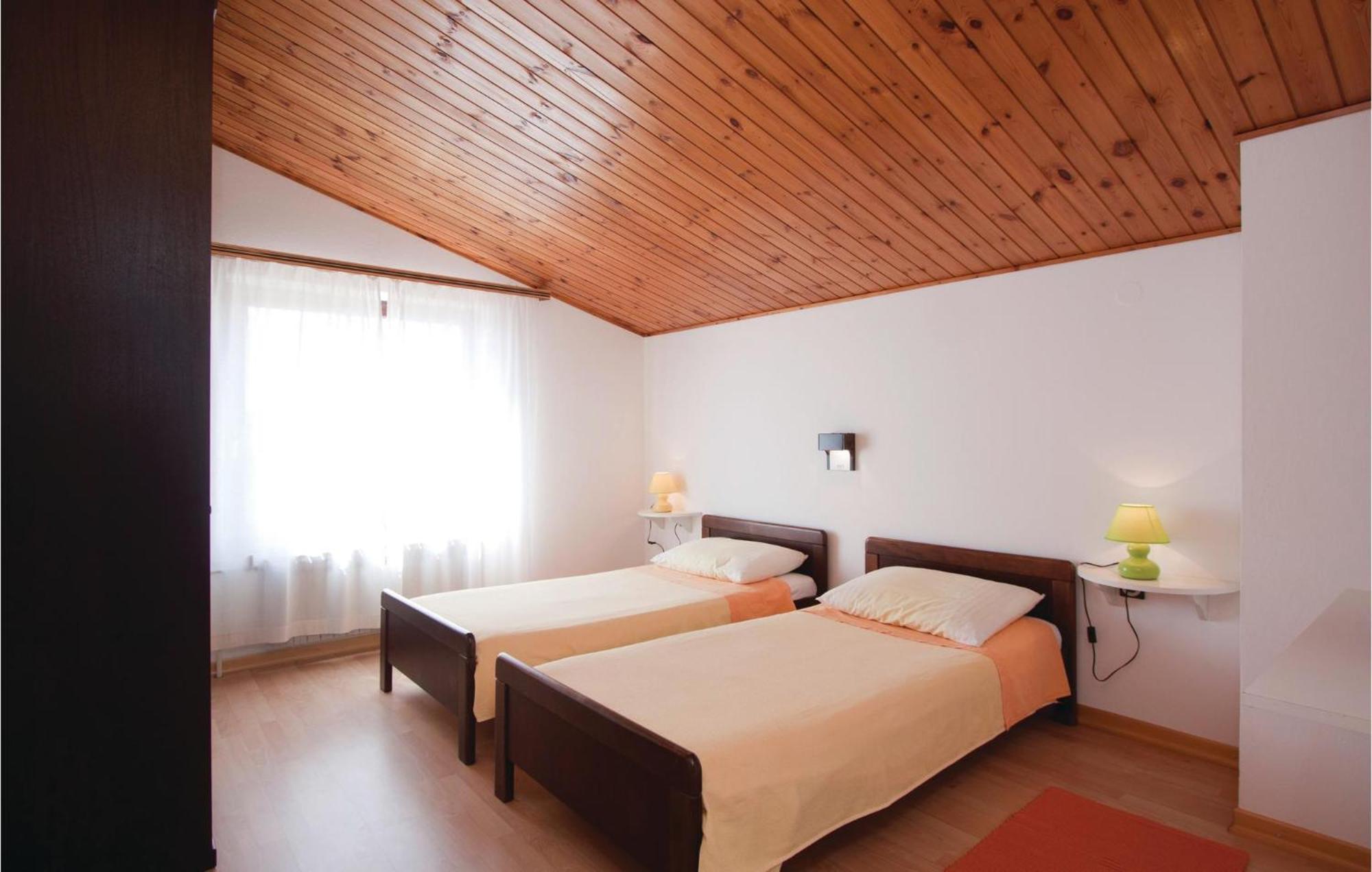 2 Bedroom Awesome Apartment In Barban Exterior foto