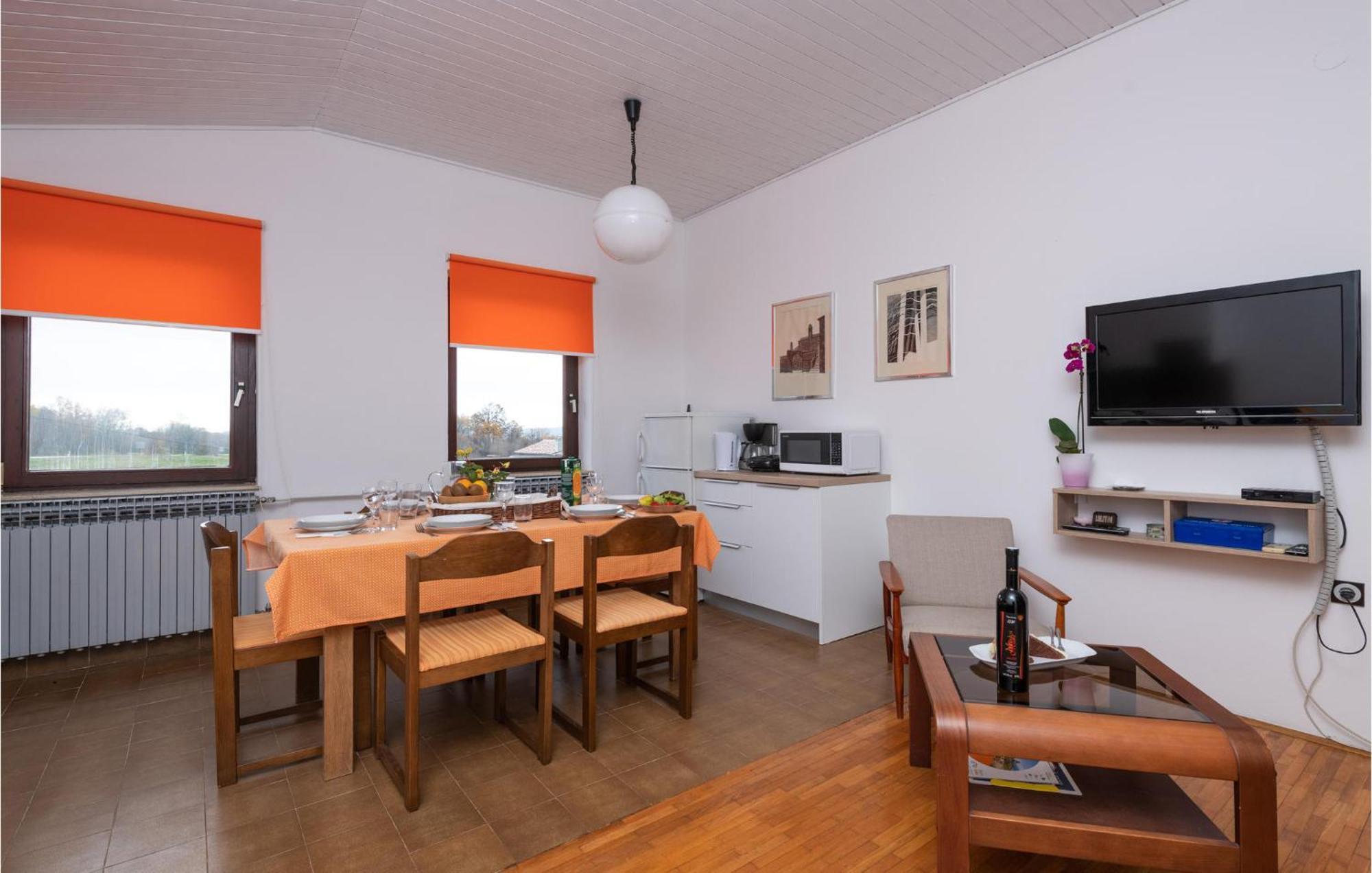 2 Bedroom Awesome Apartment In Barban Zimmer foto
